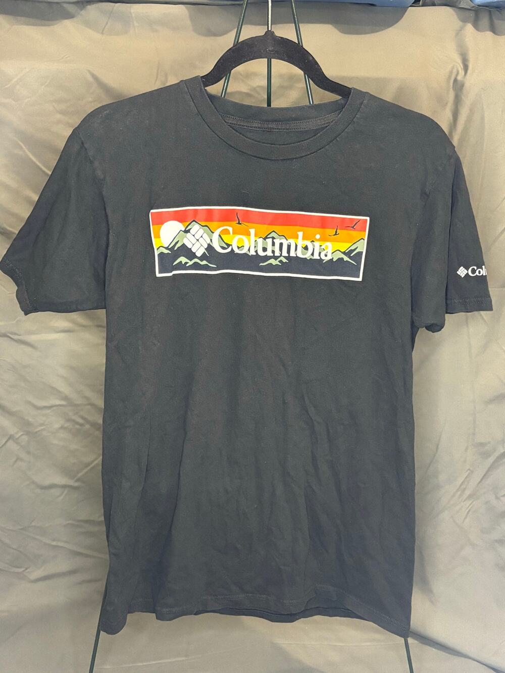 Columbia Sportswear Retro Mountain Sunset Graphic T-Shirt Black Men’s Medium